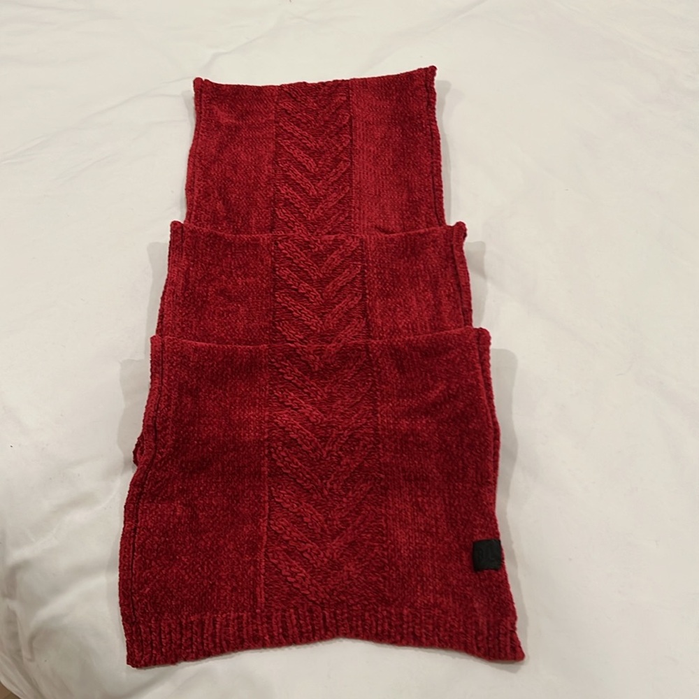 LAUREN RALPH LAUREN RED KNIT SCARF Super Soft Not bulky